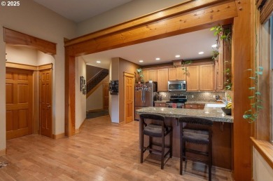 Lovely townhouse right on the fairway of Foxglove at the Resort on  in Oregon - for sale on GolfHomes.com, golf home, golf lot