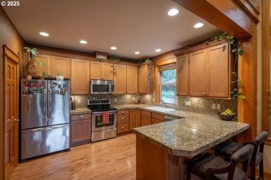 Lovely townhouse right on the fairway of Foxglove at the Resort on  in Oregon - for sale on GolfHomes.com, golf home, golf lot