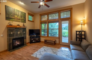 Lovely townhouse right on the fairway of Foxglove at the Resort on  in Oregon - for sale on GolfHomes.com, golf home, golf lot