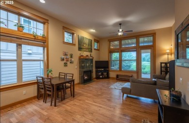 Lovely townhouse right on the fairway of Foxglove at the Resort on  in Oregon - for sale on GolfHomes.com, golf home, golf lot