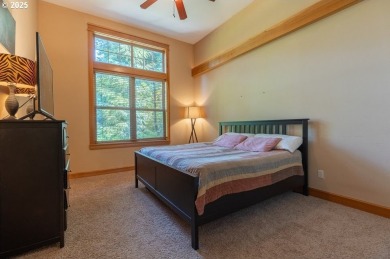 Lovely townhouse right on the fairway of Foxglove at the Resort on  in Oregon - for sale on GolfHomes.com, golf home, golf lot
