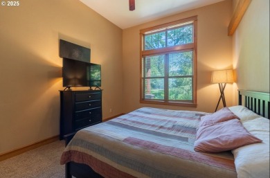 Lovely townhouse right on the fairway of Foxglove at the Resort on  in Oregon - for sale on GolfHomes.com, golf home, golf lot