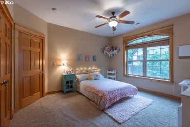 Lovely townhouse right on the fairway of Foxglove at the Resort on  in Oregon - for sale on GolfHomes.com, golf home, golf lot