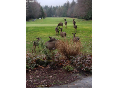 Lovely townhouse right on the fairway of Foxglove at the Resort on  in Oregon - for sale on GolfHomes.com, golf home, golf lot
