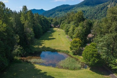 Lovely townhouse right on the fairway of Foxglove at the Resort on  in Oregon - for sale on GolfHomes.com, golf home, golf lot