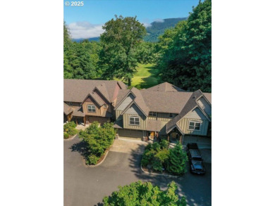 Lovely townhouse right on the fairway of Foxglove at the Resort on  in Oregon - for sale on GolfHomes.com, golf home, golf lot