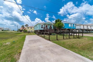 Outstanding opportunity to own a versatile coastal property with on Rockport Country Club in Texas - for sale on GolfHomes.com, golf home, golf lot