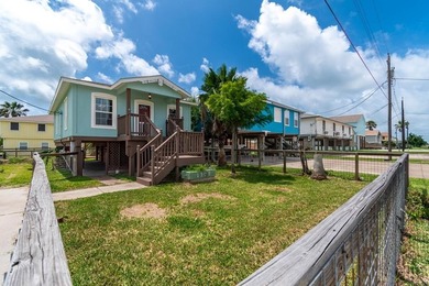 Outstanding opportunity to own a versatile coastal property with on Rockport Country Club in Texas - for sale on GolfHomes.com, golf home, golf lot