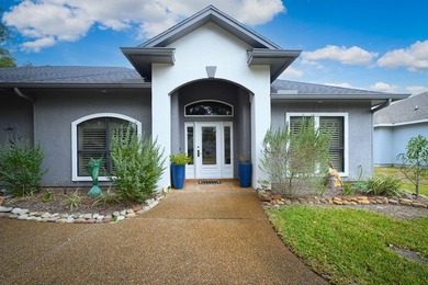 Set along Hole 8 of The Rockport Country Club Golf Course, this on Rockport Country Club in Texas - for sale on GolfHomes.com, golf home, golf lot