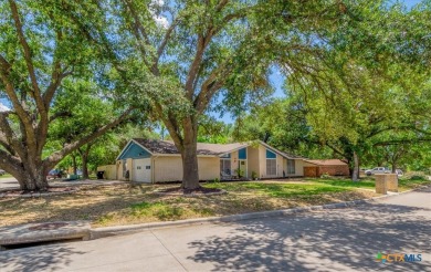 Beautifully updated home on a spacious corner lot, conveniently on Sammons Golf Links in Texas - for sale on GolfHomes.com, golf home, golf lot