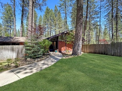 This cozy bright home is located in Graeagle Meadows with views on Graeagle Meadows Golf Course in California - for sale on GolfHomes.com, golf home, golf lot