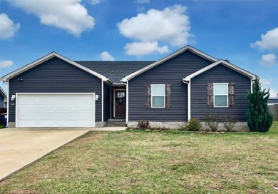 DO YOU NEED 4 BEDROOMS??? This ADORABLE, READY-TO-MOVE-INTO HOME on Franklin Country Club in Kentucky - for sale on GolfHomes.com, golf home, golf lot