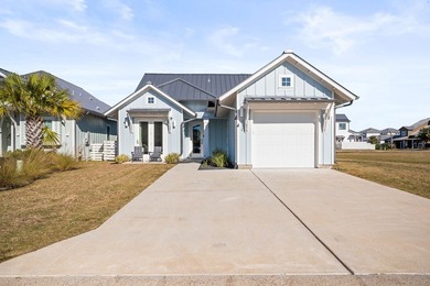 3 Bedroom | 2 Bathroom | Fully Turnkey & Furnished | Boat Dock & on Lamar Golf Course in Texas - for sale on GolfHomes.com, golf home, golf lot