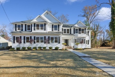 Welcome to the desirable Oak Hills section of Edison. This new on Metuchen Golf and Country Club in New Jersey - for sale on GolfHomes.com, golf home, golf lot