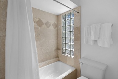 Beautifully remodeled single-family home in Sandestin with 2-car on Sandestin Golf and Beach Resort - The Links in Florida - for sale on GolfHomes.com, golf home, golf lot