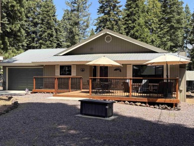 This completely refurbished gem offers the perfect blend of on Lake Almanor Country Club in California - for sale on GolfHomes.com, golf home, golf lot