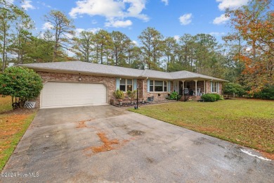 Quaint ranch style 3 bed 3 bathroom brick home on a quiet on Harbour Point Golf Club in North Carolina - for sale on GolfHomes.com, golf home, golf lot