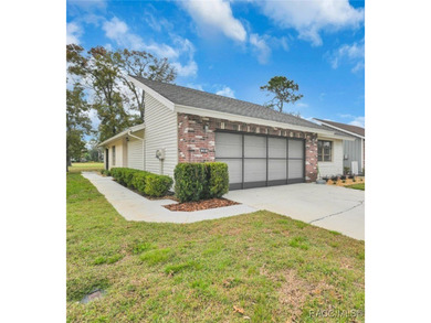 Spacious 2 bedroom 2 bath detached villa *on the golf course*! on Sugarmill Woods Golf and Country Club in Florida - for sale on GolfHomes.com, golf home, golf lot