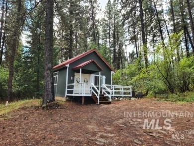 See this adorable little cabin on .64 acre. The best lot in on Terrace Lakes Golf Resort in Idaho - for sale on GolfHomes.com, golf home, golf lot