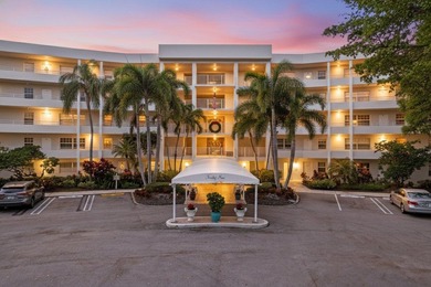 ABSOLUTELY STUNNING WATERFRONT CONDO | BREATHTAKING GOLF COURSE on Palm-Aire Country Club and Resort - The Oaks in Florida - for sale on GolfHomes.com, golf home, golf lot