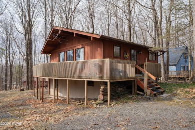 Charming Ranch in The Hideout - Your Pocono Retreat!Nestled in on The Hideout Golf in Pennsylvania - for sale on GolfHomes.com, golf home, golf lot
