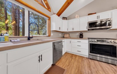 Stunning mountain retreat with lake views on a quiet cul-de-sac! on Lake Almanor Country Club in California - for sale on GolfHomes.com, golf home, golf lot
