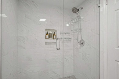 TURNKEY UNIT AVAILABLE FOR YOUR INVESTMENT! MIN RENTAL IS 14 on Ocean Village Golf Course in Florida - for sale on GolfHomes.com, golf home, golf lot