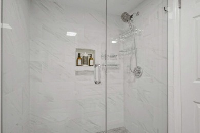 TURNKEY UNIT AVAILABLE FOR YOUR INVESTMENT! MIN RENTAL IS 14 on Ocean Village Golf Course in Florida - for sale on GolfHomes.com, golf home, golf lot