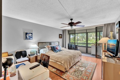Come see this stunning condo in the highly desirable Boca Del on The Country Club At Boca Raton in Florida - for sale on GolfHomes.com, golf home, golf lot