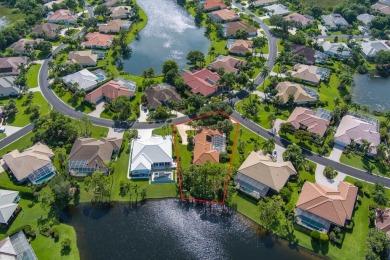 3/3/2 CBS Charming Courtyard Home with pool. Lakefront home is on Lost Lake Golf Club in Florida - for sale on GolfHomes.com, golf home, golf lot