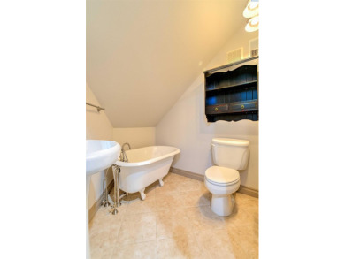 MLS# 285051 Modern Elegance Meets Everyday Comfort in Canyon on Canyon Lakes Golf Course in Washington - for sale on GolfHomes.com, golf home, golf lot