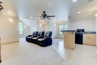 MLS# 285051 Modern Elegance Meets Everyday Comfort in Canyon on Canyon Lakes Golf Course in Washington - for sale on GolfHomes.com, golf home, golf lot