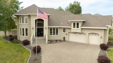 MLS# 285051 Modern Elegance Meets Everyday Comfort in Canyon on Canyon Lakes Golf Course in Washington - for sale on GolfHomes.com, golf home, golf lot