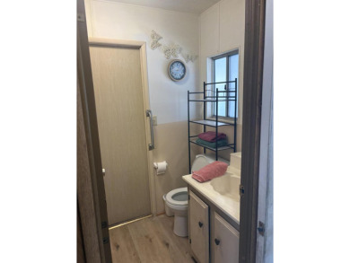 NEW ROOF, Super cute Mobile home in Exeter adult park. Very well on Exeter Golf Course in California - for sale on GolfHomes.com, golf home, golf lot