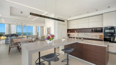 Drop dead gorgeous PENTHOUSE level condominium recently and on Links on Longboat Golf Club in Florida - for sale on GolfHomes.com, golf home, golf lot