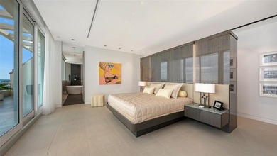 Drop dead gorgeous PENTHOUSE level condominium recently and on Links on Longboat Golf Club in Florida - for sale on GolfHomes.com, golf home, golf lot