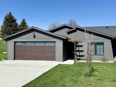 This 3-bedroom, 2-bath condo stands out in the Greater Lakes on Indian Hills Golf Club in Iowa - for sale on GolfHomes.com, golf home, golf lot