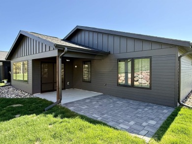 This 3-bedroom, 2-bath condo stands out in the Greater Lakes on Indian Hills Golf Club in Iowa - for sale on GolfHomes.com, golf home, golf lot