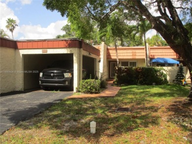 ****SELLING AS IS.  NEEDS RENOVATION****  BASIC UNIT APPEARS OK on Colony West Country Club in Florida - for sale on GolfHomes.com, golf home, golf lot