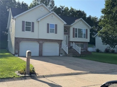 This one owner home has been maintained. It could use some on Bent Creek Golf Course in Missouri - for sale on GolfHomes.com, golf home, golf lot