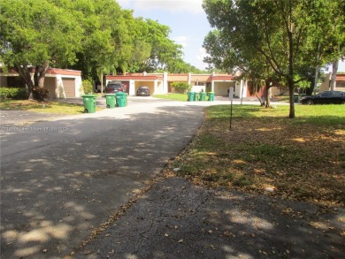 ****SELLING AS IS.  NEEDS RENOVATION****  BASIC UNIT APPEARS OK on Colony West Country Club in Florida - for sale on GolfHomes.com, golf home, golf lot
