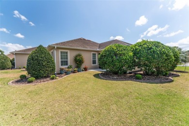 Under contract-accepting backup offers. Experience PREMIER on The Links of Spruce Creek in Florida - for sale on GolfHomes.com, golf home, golf lot