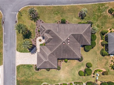 Under contract-accepting backup offers. Experience PREMIER on The Links of Spruce Creek in Florida - for sale on GolfHomes.com, golf home, golf lot