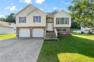 This one owner home has been maintained. It could use some on Bent Creek Golf Course in Missouri - for sale on GolfHomes.com, golf home, golf lot