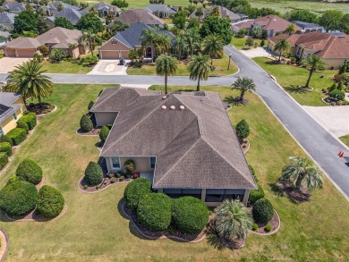 Under contract-accepting backup offers. Experience PREMIER on The Links of Spruce Creek in Florida - for sale on GolfHomes.com, golf home, golf lot