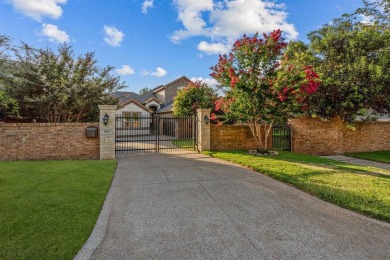 Nestled on the 8th fairway of Ridglea Golf Course, this on Ridglea Country Club in Texas - for sale on GolfHomes.com, golf home, golf lot