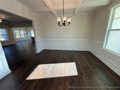 MOVE-IN PACKET!! FRENCH DOOR REFRIG, BLINDS, SOD FRONT AND BACK on Kings Grant Golf and Country Club in North Carolina - for sale on GolfHomes.com, golf home, golf lot