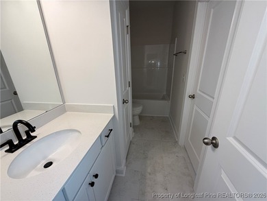 MOVE-IN PACKET!! FRENCH DOOR REFRIG, BLINDS, SOD FRONT AND BACK on Kings Grant Golf and Country Club in North Carolina - for sale on GolfHomes.com, golf home, golf lot