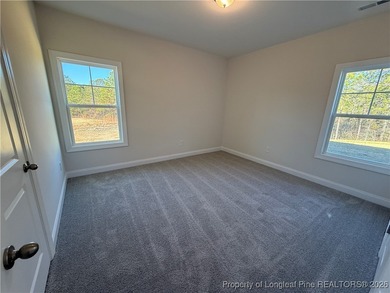 MOVE-IN PACKET!! FRENCH DOOR REFRIG, BLINDS, SOD FRONT AND BACK on Kings Grant Golf and Country Club in North Carolina - for sale on GolfHomes.com, golf home, golf lot
