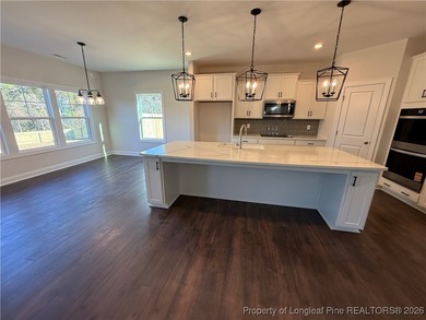 MOVE-IN PACKET!! FRENCH DOOR REFRIG, BLINDS, SOD FRONT AND BACK on Kings Grant Golf and Country Club in North Carolina - for sale on GolfHomes.com, golf home, golf lot